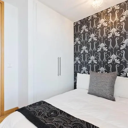 Ifsc Quiet Luxurious With Balcony View Spe981 * Dublin